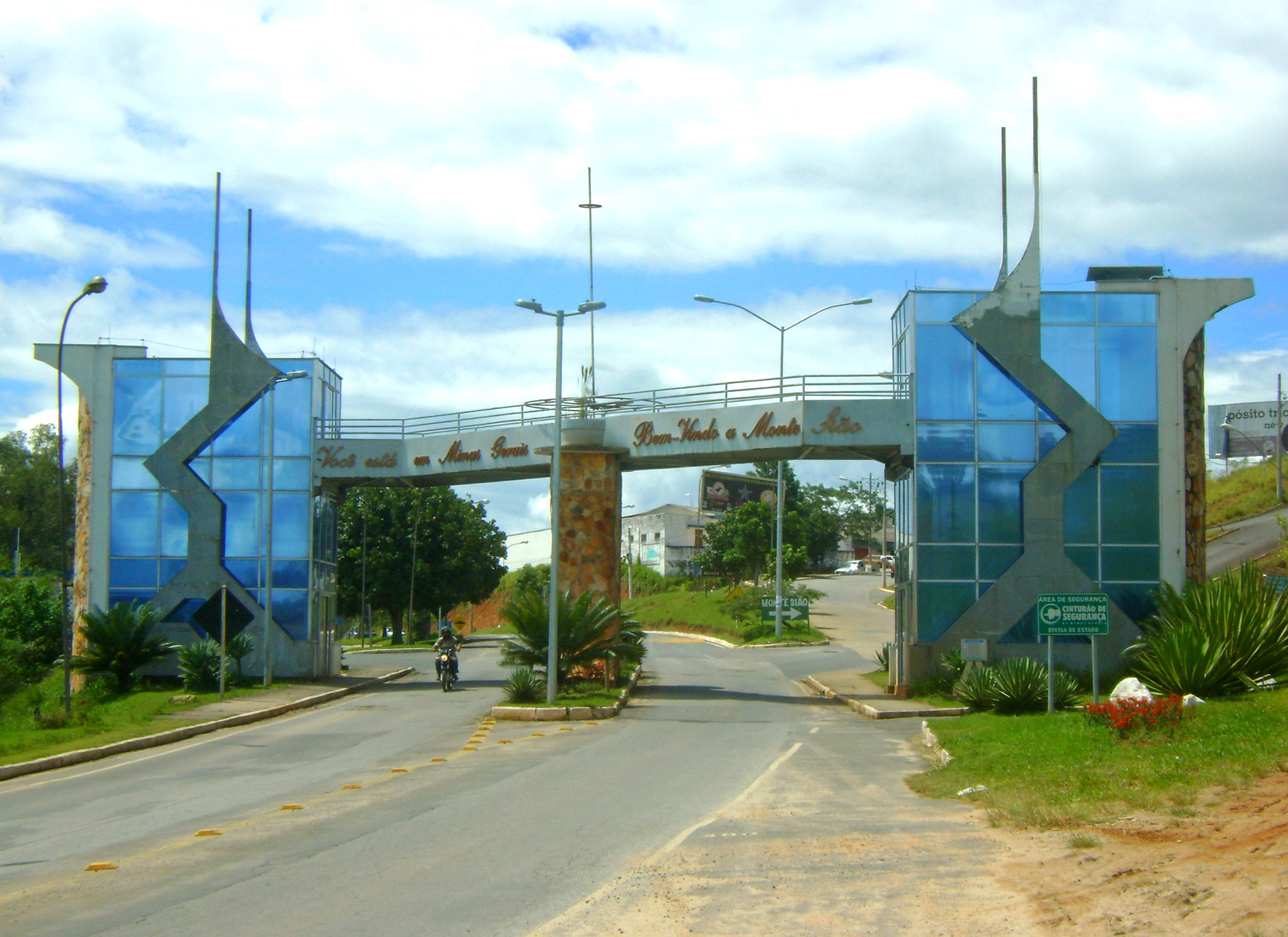 MIL GRAUS  Monte Sião MG